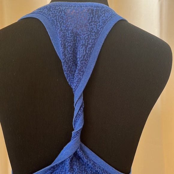 Nike Twisted back burnout tank top - Picture 6 of 10